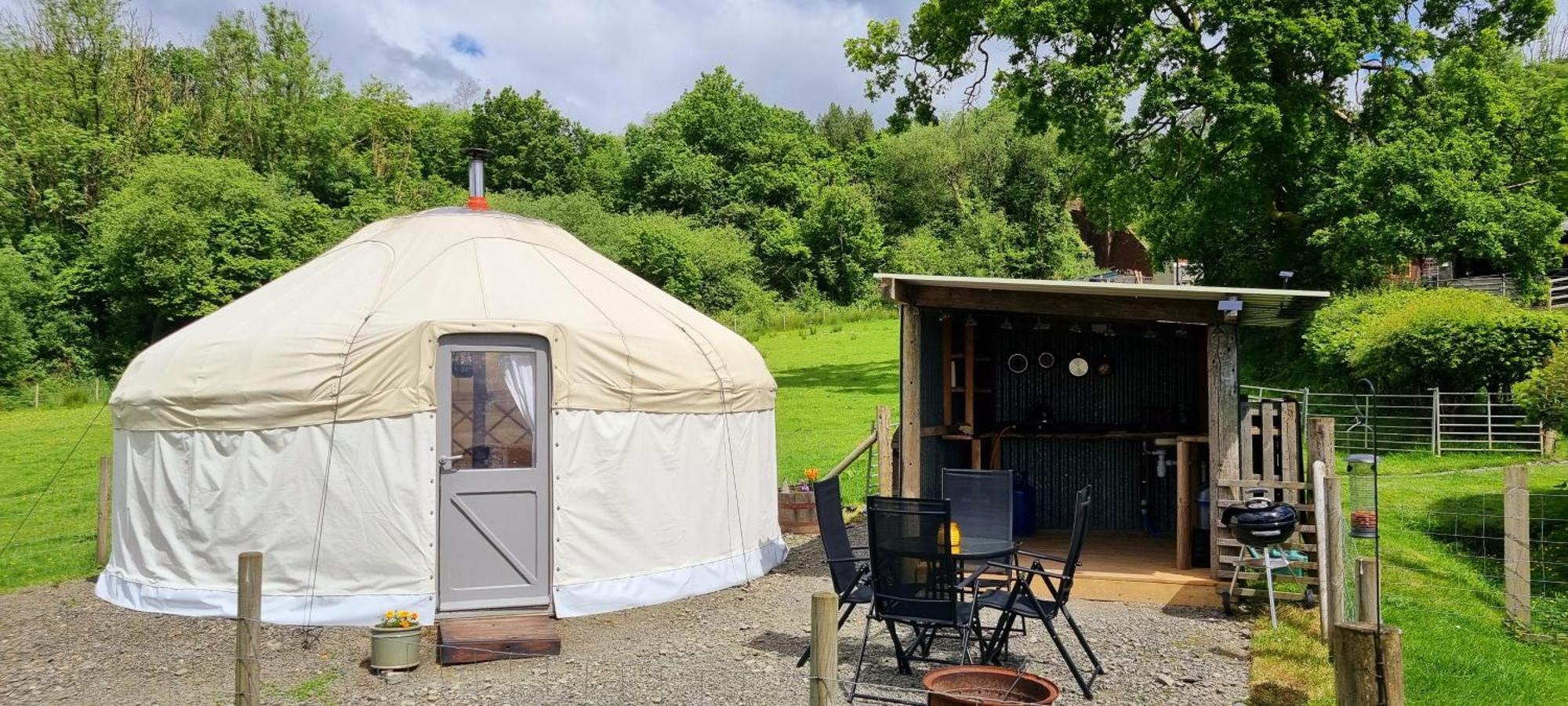 Hotel Bronfelen Yurt Cynghordy Exterior foto